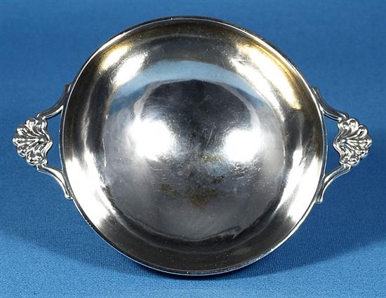 An early Victorian silver quaich, Width to handles 152mm weight 3.8oz/120 grams.Weight: 4.2oz/119grms.